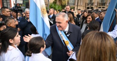 Jaldo presidió los actos por un nuevo aniversario de la Revolución de Mayo