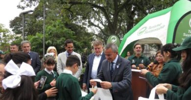 Jornada de concientización ambiental en Plaza Independencia