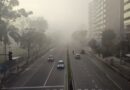 Una densa neblina cubre la Capital y sus alrededores: hay muy poca visibilidad y rige una alerta por vientos