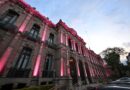 La Casa de Gobierno de Tucumán se iluminó toda de color rosa para concientizar sobre el cáncer de mama